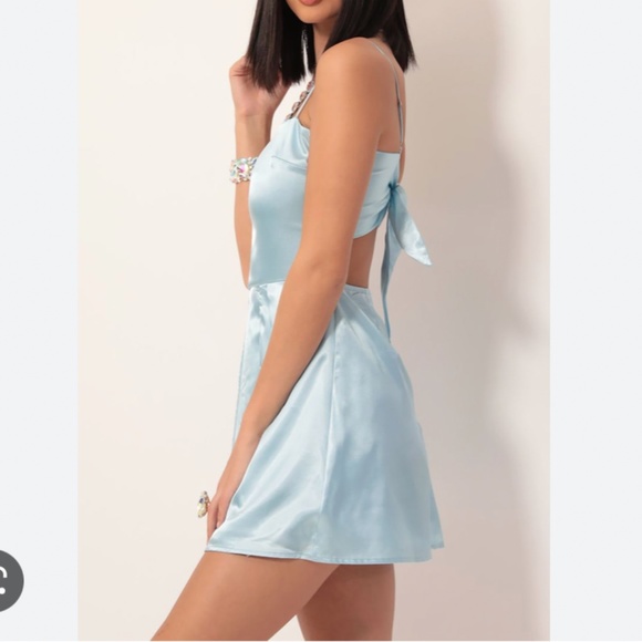 Lucy in the sky Gala High Slit Satin Dress in Light Blue - Picture 3 of 7